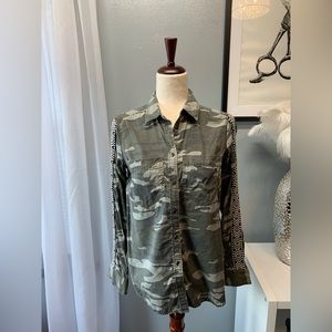 Express Boyfriend Fit Camouflage Button Down Size Small